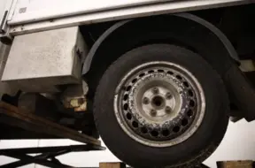 CSDD Rīgā atvieglo kravas auto vadīšanas eksāmenus: drīzumā varēs izmantot autoskolu spēkratus