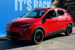 Chevrolet Bolt atgriežas ar jaunu bateriju un pievilcīgu cenu zem 29 000 dolāru