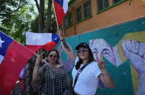 Čīlē norisinās spraiga cīņa par prezidenta amatu: Jara un Kasts gatavojas otrajai kārtai