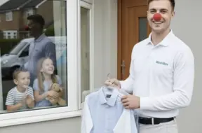 Dakteris Klauns uzsāk jaunu akciju, lai palīdzētu slimo bērnu vecākiem