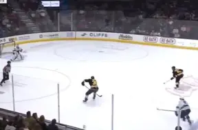 Dans Ločmelis mazākumā gūst skaistus vārtus AHL spēlē