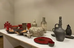 Daugavpilī atklāj iespaidīgu keramikas izstādi «Māls. Uguns. Keramika»