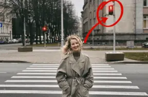 Deputāte atrāda jauno gājēju pāreju Rīgā, taču fotogrāfijā manīts kas dīvains