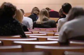 Deputāti rosina piešķirt 20 000 eiro pasaules diktātam latviešu un latgaliešu valodā