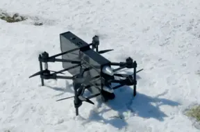 Dienvidkorejas XAiDEN: viens operators spēj vadīt 100 MI dronus