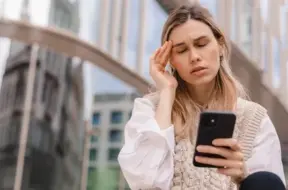 Digitālā demence vai vienkārša aizmirstība? Pazīmes, cēloņi un kā pasargāt savas smadzenes