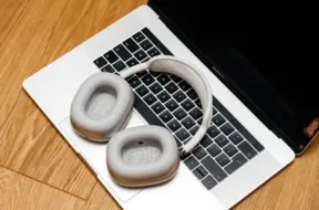 Dīvainais triks: Kā saldētava var glābt jūsu Apple AirPods Max no "trim nāves gaismām"