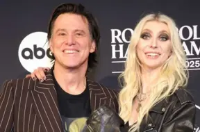 Džims Kerijs un Teilora Momsena atkal kopā: 25 gadi kopš "Kā Grinčs nozaga Ziemassvētkus" pirmizrādes