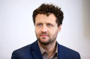 Dzintars Dreibergs kļūs par tēvu: režisora dzīvē jauna mīlestība un gaidāmi prieki