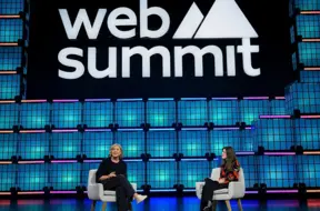 ES gatavo grozījumus MI likumā, lai mazinātu spiedienu uz tehnoloģiju kompānijām