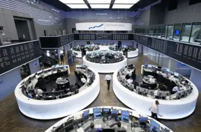 ES uzsāk izmeklēšanu par iespējamu Deutsche Börse un Nasdaq vienošanos atvasināto finanšu instrumentu tirgū