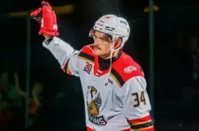 Eduards Tralmaks sasniedz piekto vārtu robežu, Sandim Vilmanim – rezultatīva piespēle AHL