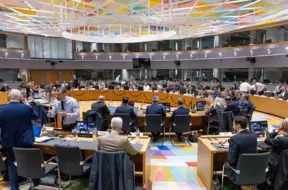 Eiropas Savienības ekonomika: vāja izaugsme un nemainīgs darba tirgus saskaras ar pieaugošiem bankrotiem