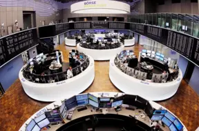 Eiropas akciju tirgi zaļo, Volstrīta uzmanās pirms ASV budžeta vienošanās