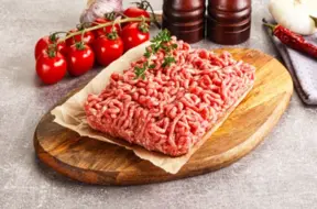 Eksperta viedoklis: Kādus gaļas veidus vislabāk kombinēt maltā gaļā gardākai un veselīgākai maltītei