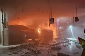 Elektriskais Mercedes uzliesmo uzlādes laikā Dienvidkorejā; evakuēta daudzstāvu ēka