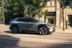 Elektroauto bums Latvijā: pārsniegta 10 000 vienību atzīme un mainās autovadītāju paradumi