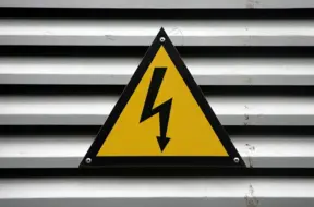 Elektroenerģijas cena Latvijā oktobrī sasniegusi jaunu vilni – par 25% dārgāk