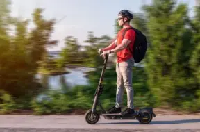 Elektroskūteru lietotājiem obligāta kļūs alkohola pārbaude