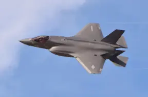 F-35 katastrofa: Stundas ilgs sarunas ar tehnisko atbalstu beidzas ar $200 miljonu zaudējumu