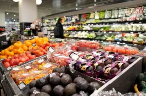 Finanšu ministrs: Vienošanās par pārtikas cenu samazināšanu "īsti nestrādā"