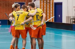 Florbola līderi ar Dišereitu galvenā trenera amatā gūst uzvaru Lielvārdes laukumā