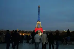 Francija piemin 10 gadus kopš asiņainajiem Parīzes teroraktiem: piemiņas dārzs un atjaunotas emocijas