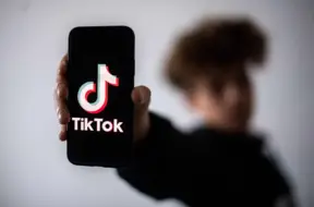 Francija sāk kriminālizmeklēšanu pret «TikTok» par pašnāvību veicinošu saturu