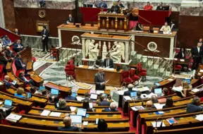 Francijas parlaments riskē nokavēt 2026. gada budžeta iesniegšanas termiņu milzīga grozījumu skaita dēļ