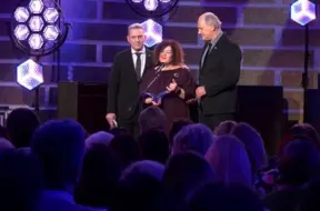 Godināti Latvijas labākie skolotāji: Viņi veido mūsu valsts nākotni ar zināšanām un sirds siltumu