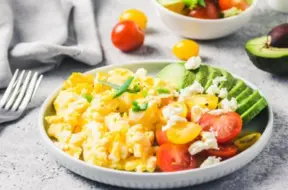 Gordona Ramsija noslēpumi: kā pagatavot ideālu olu kulteni bez pārcepšanas