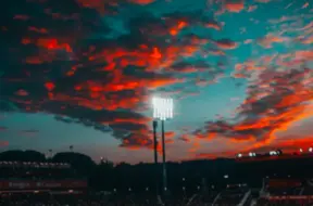 Grieķijā sākta vērienīga prāva pret FK “Olympiacos” vadītāju un 142 līdzjutējiem par huligānismu