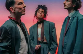 Grupa “Kautkaili” atgādina par dzīves mirkļa vērtību jaunajā dziesmā “Te un tagad”