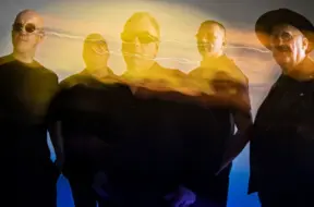 Grupa “Lādezers” svētku noskaņās laiž klajā dziesmu ar Ojāra Vācieša dzejoli “Piesaukšana”