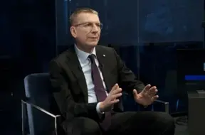 Iedzīvotāji masveidā parakstās pret Latvijas izstāšanos no Stambulas konvencijas