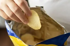 Īpaši apstrādāti pārtikas produkti – jauns drauds jauniešu zarnu vēža pieaugumam?