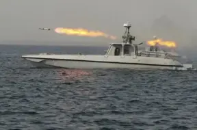 Irāna Hormuza šaurumā sagrāvusi tankkuģi ar dīzeļdegvielu