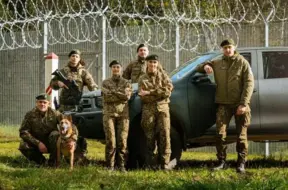 Izturīgāki un praktiskāki: Valsts robežsardze ievieš modernizētus ikdienas formas tērpus