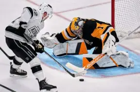 Jaunā vārtsarga Murašova NHL debijā "Penguins" piekāpjas "Kings"