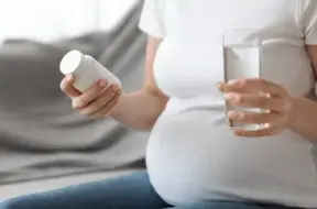 Jaunākais pētījums: paracetamols grūtniecības laikā nerada autismu, bet drudzis ir nopietns riska faktors