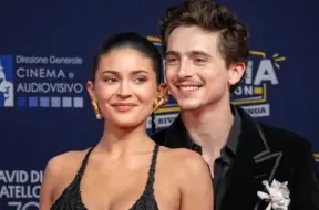 Kailija Dženere noliedz baumas par šķiršanos no Timotija Šalamē ar "Instagram" "patīk"