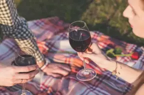 Kāpēc brūtgānu slēpšana sociālajos tīklos kļuvusi par aktuālu trendu?