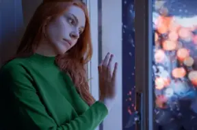 Kāpēc jūtamies slikti tumšajā laikā? Vienkārši veidi, kā uzlabot garastāvokli bez medikamentiem