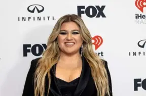 Kellija Klārstone koncertā sveic saderināto pāri un jubilārus