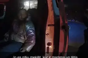 Ķengaragā naktī klīstošu meitenīti atrod pie alkohola reibumā esošas mātes