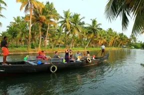 Kerala: Kur senās cīņas mākslas satiek dabas burvību un veselības noslēpumus