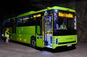 Ķīnas autobusi Norvēģijā: Neziņa par SIM kartēm un attālinātas bloķēšanas risks