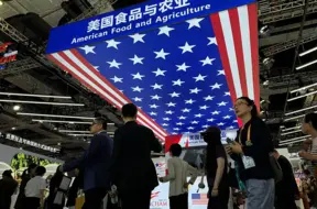 Ķīnas eksports oktobrī krītas 1,1%, ASV tirdzniecība jūtamas sekas, bet cerības uz uzlabojumu aug