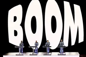 Kraftwerk Rīgā: Elektroniskās mūzikas leģendas atgriežas ar multimediju šovu