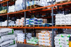 Krievijas mēslošanas līdzekļu eksports uz ES sasniedz augstāko līmeni kopš kara sākuma, neskatoties uz sankcijām